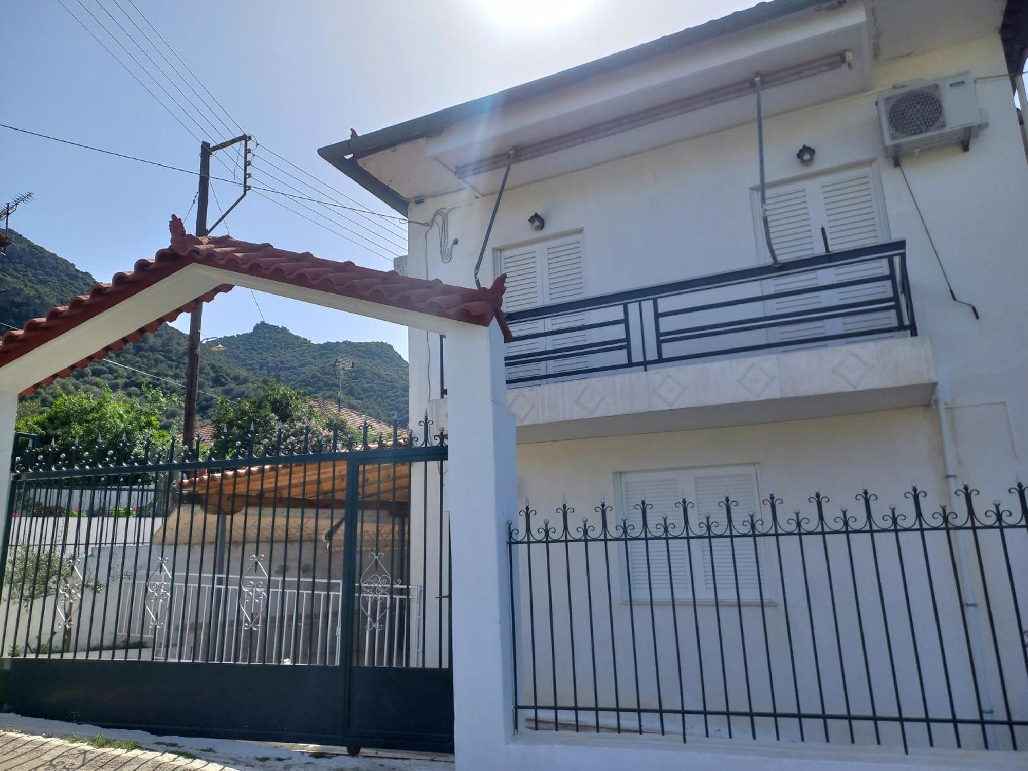 Triζin Apartment Galatas  Exterior photo